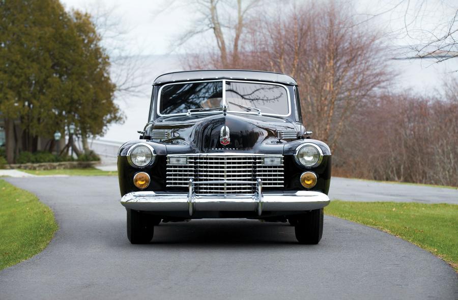  Cadillac Series 60 Special Town Car by Derham 1941 года  (фото 27 из 38)